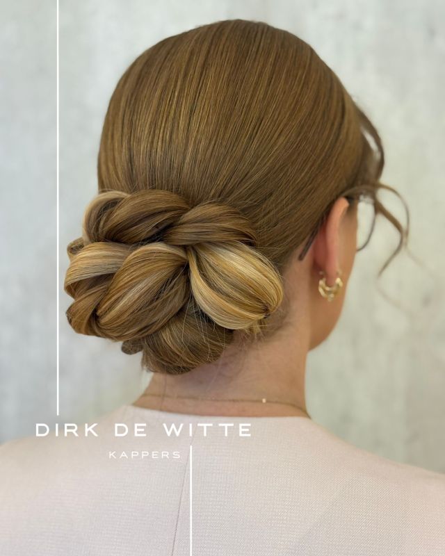 Wedding season is on 🤍—#DDWK #dirkdewittekappers #dirkdewitte #kapper #kapsalon #kappers #hair #hairdresser #hairstylist #hairstyle #blonde #beauty #kapster #haircut #knippen #haar #hairstyles #haircolor #haircolour #hairdye #haircolorist #haircolors #haircolorspecialist #haircolormagic #haircolorinspo #haircolorideas #haircolorinspiration